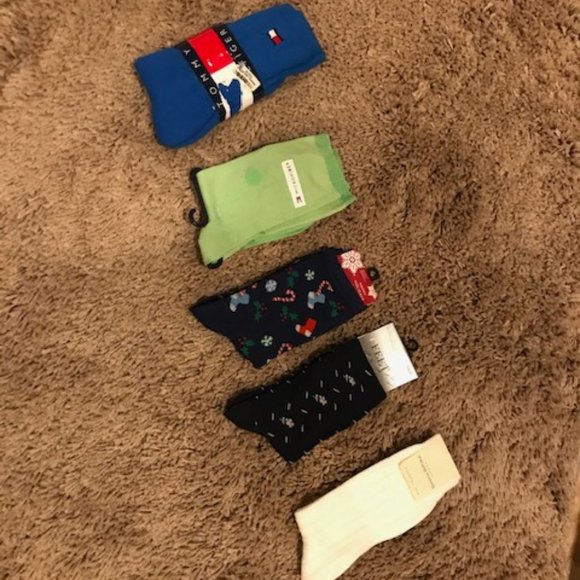 Five pairs of women's socks, medium.